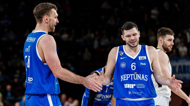 Klaipēdas "Neptūna" vilcējspēki Zeins Votermens un Rihards Lomažs. Foto: BC Neptūnas Klaipėda