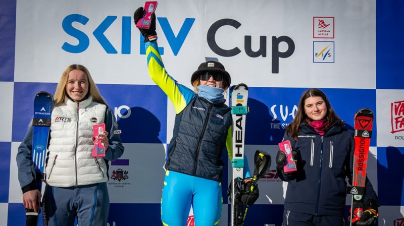 Pirmais trijnieks sievietēm ceturtdien. Foto: Emīls Lukšo/Ski.lv