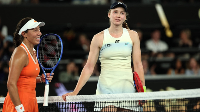 Džesika Pegula un Jeļena Ribakina. Foto: AFP/Scanpix