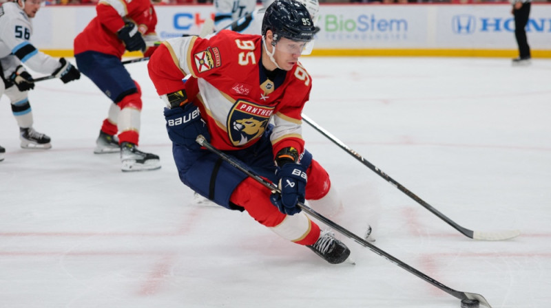 Sandis Vilmanis ar ripu. Foto: AP/Scanpix