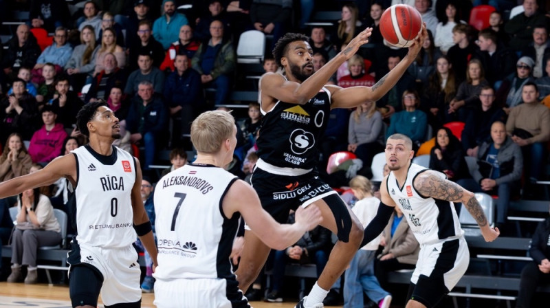 Kērtiss Holiss. Foto: Valmiera Glass ViA Basketbols