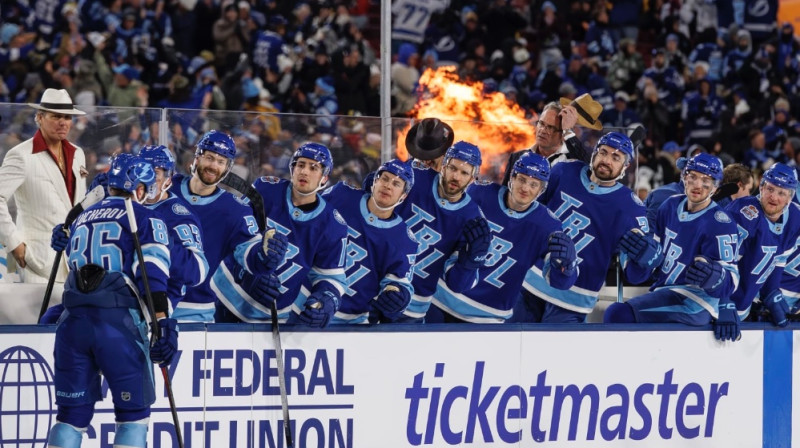 Zemgus Girgensons sveic vārtu guvēju. Foto: Tampa Bay Lightning