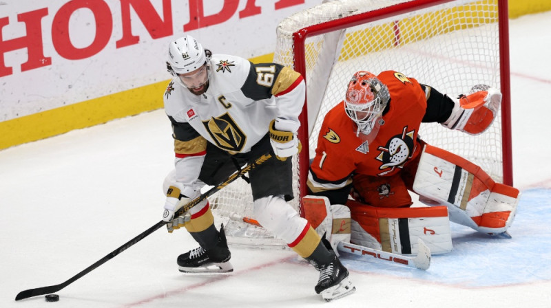 Marks Stouns un Lukāšs Dostāls. Foto: IMAGN IMAGES via Reuters Connect/Scanpix