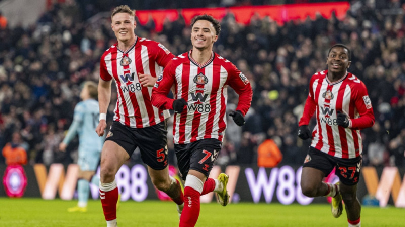 Šemsdīns Talbī priekšplānā. Foto: AP/Scanpix