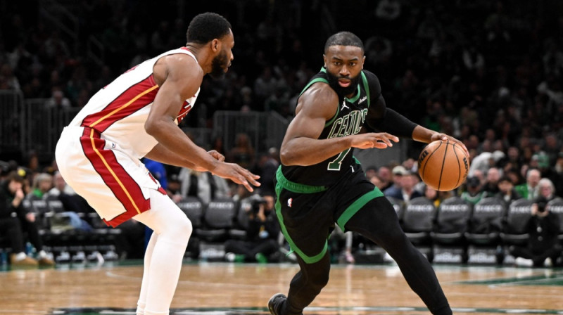 Džeilens Brauns pret Endrjū Viginsu. Foto: AFP/Scanpix