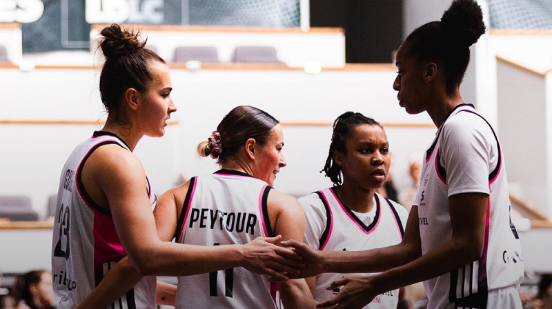 Aleksa Gulbe un Džesmina Zodia. Foto: Lyon ASVEL