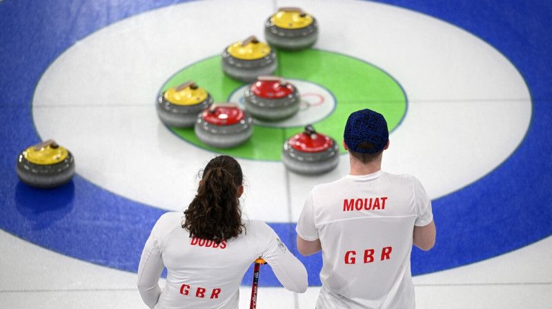 Lielbritānijas kērlingisti Dženifera Dodsa un Brūss Muats pamatturnīrā guva astoņus panākumus deviņās kārtās. Foto: Jennifer Lorenzini/Reuters/Scanpix