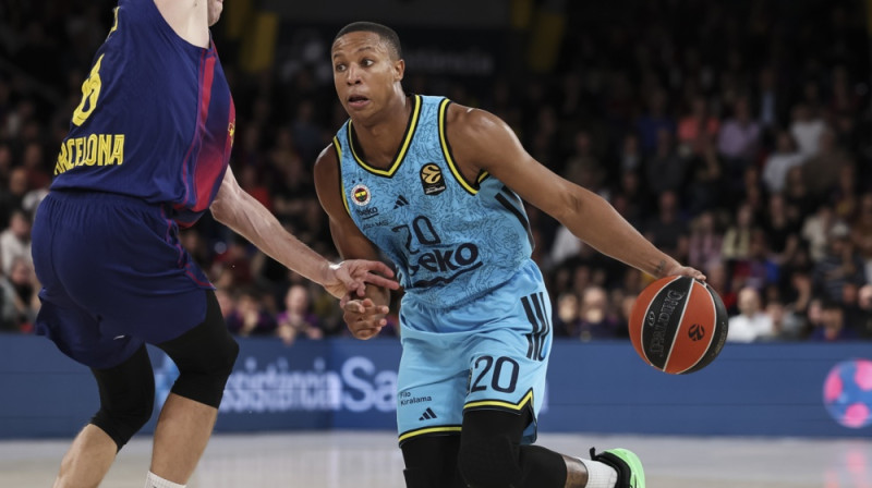 Devons Hols ar bumbu pret Janu Veseliju. Foto: ZUMAPRESS/Scanpix