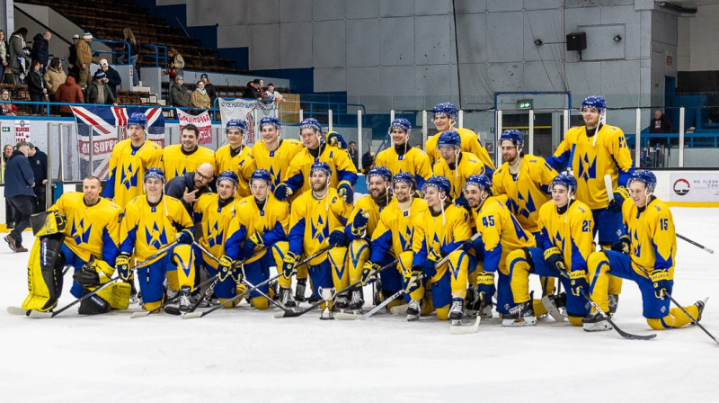 Ukrainas valstsvienības hokejisti pēc uzvaras pārbaudes turnīrā Edinburgā. Foto: GB Ice Hockey