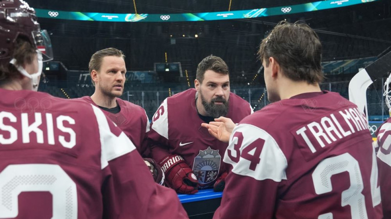Kaspars Daugaviņš (centrā). Foto: Romāns Kokšarovs/LOK