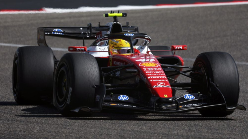 Lūiss Hamiltons testos Bahreinā. Foto: F1.com