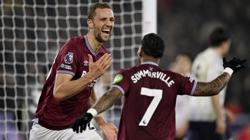 Tomāšs Součeks un Krisensio Samervils. Foto: Reuters/Scanpix