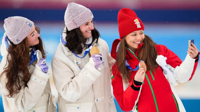 Lū Žanmonno, Žulija Simona un Lora Hristova. Foto: IBU