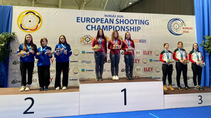 Lativetes uz pjedestāla augstālkā pakāpeina. Foto: LŠF.