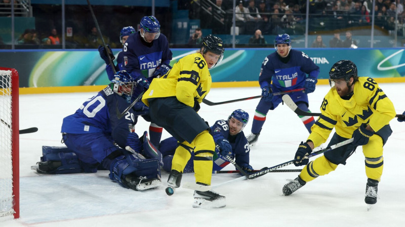 Zviedru uzbrucēja Viljama Nīlandera vārtu guvuma mirklis cīņā pret Itālijas valstsvienību. Foto: Mike Segar/Reuters/Scanpix