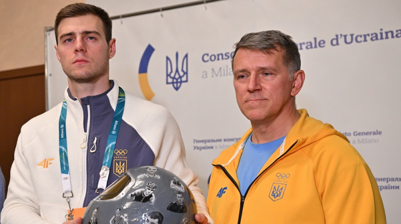 Vladislavs un Mihailo Heraskeviči preses konferencē Ukrainas ģenerālkonsulātā Milānā. Foto: dpa/Scanpix