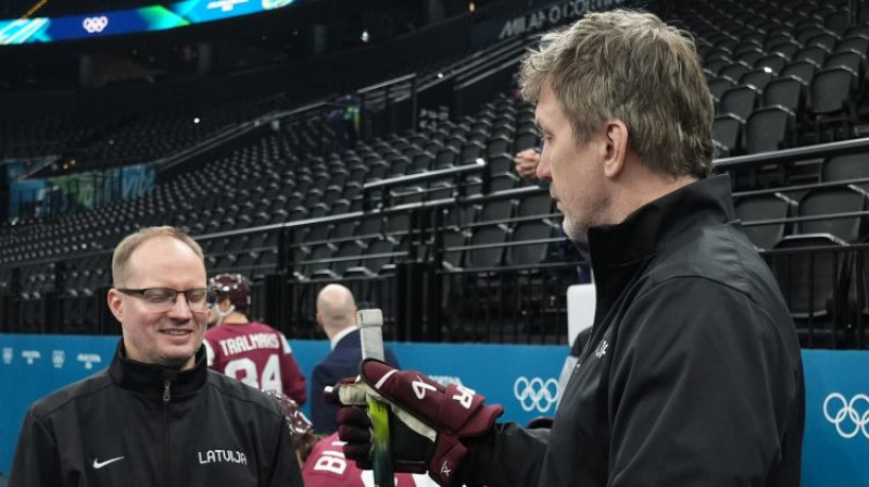 Pēteris Groms un Sandis Ozoliņš. Foto: Romāns Kokšarovs/LOK