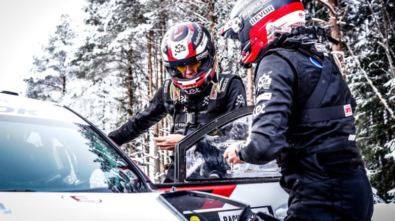 Mārtiņš Sesks un Renārs Francis. Foto: Facebook.com/MartinsSesksRallying