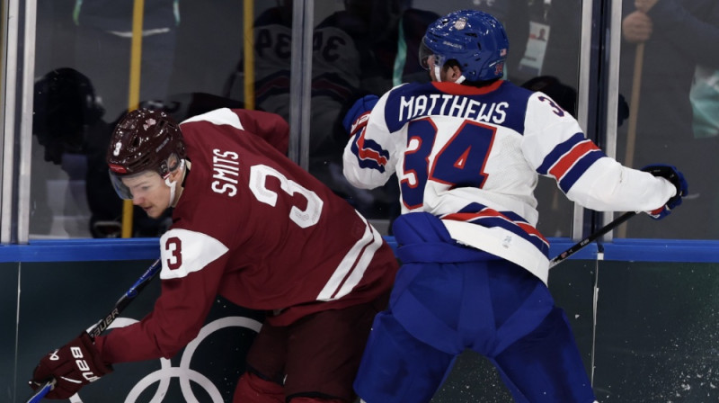 Alberts Šmits un amerikāņu kapteinis Ostons Metjūzs. Foto: Romāns Kokšarovs/LOK