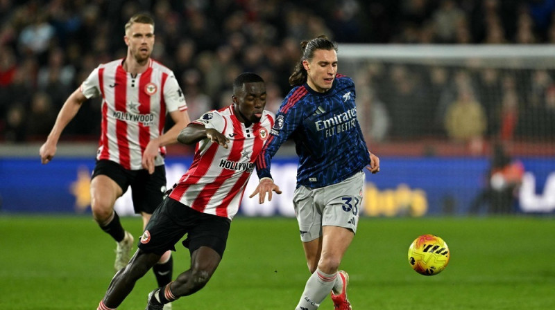 "Brentford" un "Arsenal" futbolisti. Foto: Glyn KIRK / AFP/Scanpix