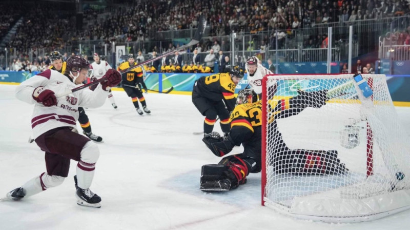 Dans Ločmelis gūst vārtus. Foto: IIHF