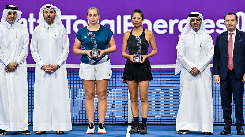 Aļona Ostapenko un Suvei Šei. Foto: Zuma Press/Scanpix
