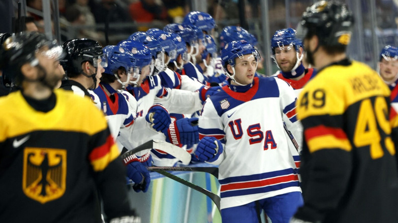 Amerikānis Broks Fabers priekšplānā pēc savas komandas trešo vārtu gūšanas cīņā pret Vācijas valstsvienību. Foto: Geoff Burke/Reuters/Scanpix