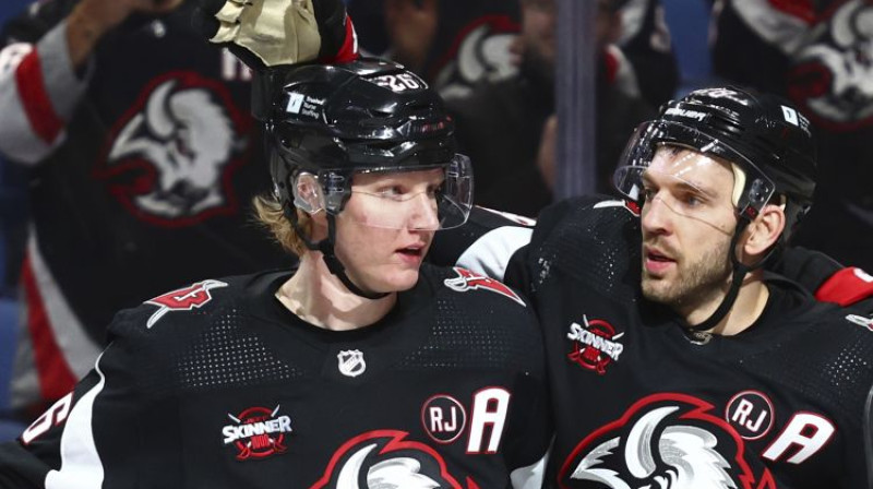 Rasmuss Dalīns un Zemgus Girgensons. Foto: AP/Scanpix