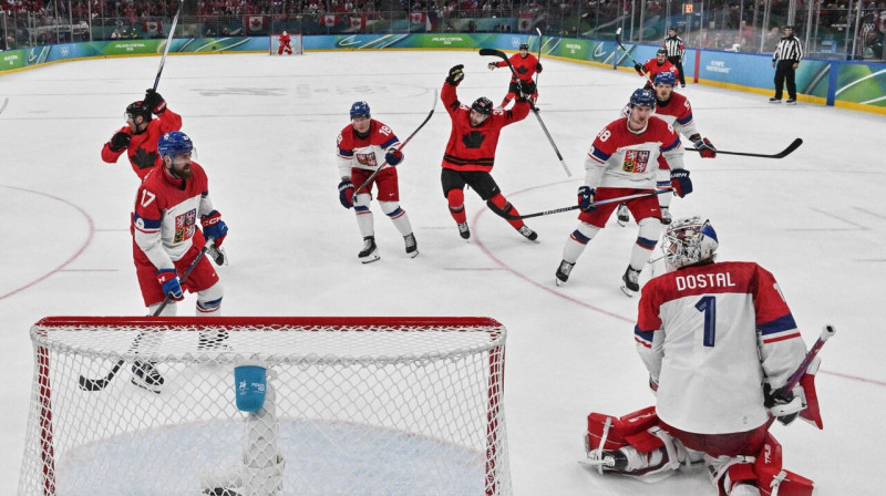 Mirklis pēc tam, kad Niks Suzuki 57. minūtē Kanādai panāca 3:3 ceturtdaļfinālā pret Čehijas valstsvienību. Foto: Alexander Nemenov/AFP/Scanpix