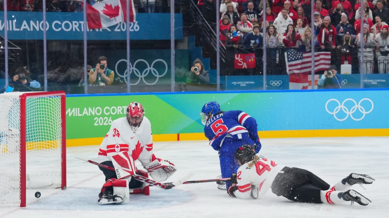 Amerikānietes Meganas Kelleres olimpiskā zelta vārtu guvuma mirklis. Foto: Andrea Cardin/IIHF