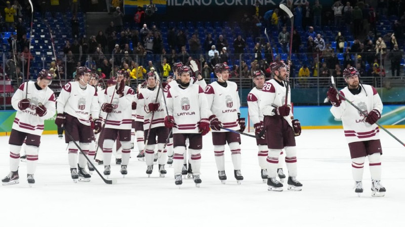 Latvijas izlases hokejisti Foto: Romāns Kokšarovs/LOK
