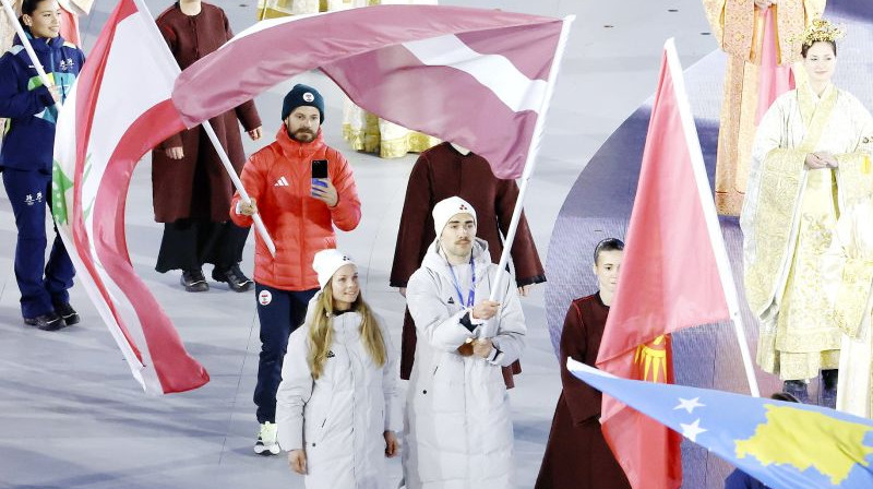Patrīcija Eiduka un Roberts Krūzbergs noslēguma ceremonijā. Foto: Toms Kalniņš/LOK