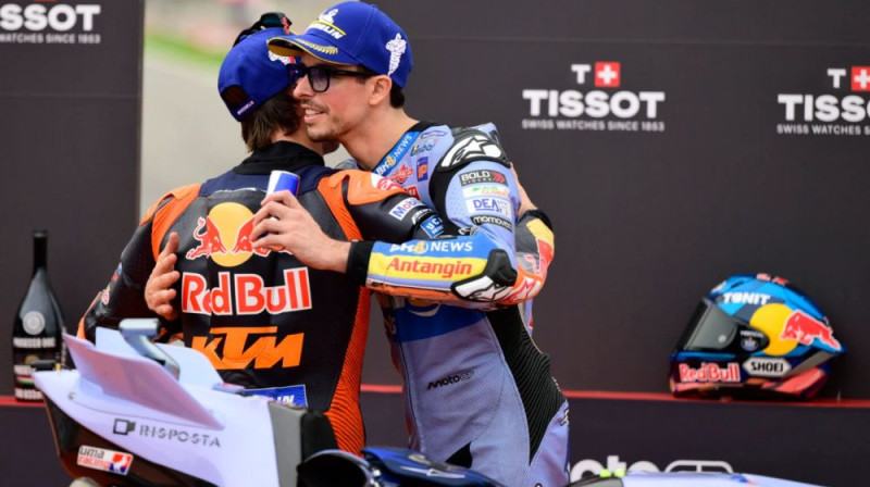 Maveriks Vinjaless un Alekss Markess. Foto: motopg.com