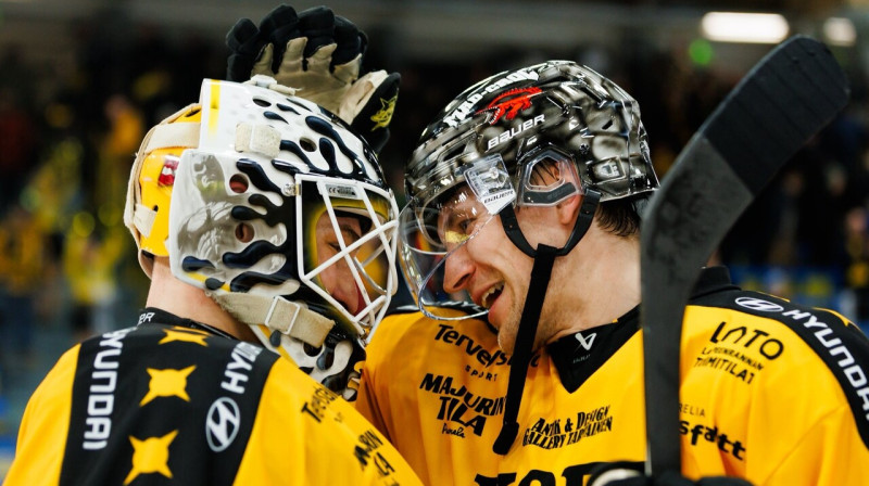 Gustavs Grigals ar komandas biedru. Foto: SaiPa Lappeenranta