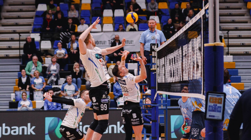 Tartu "Bigbank" volejbolisti uzbrukumā. Foto: Bigbank Tartu