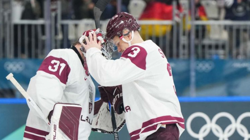 Artūrs Šilovs un Alberts Šmits. Foto: Andrea Cardin/IIHF