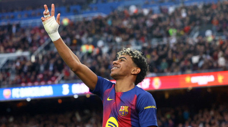 Lamins Jamals izceļas ar trīs vārtu guvumiem. Foto: REUTERS/Albert Gea/Scanpix