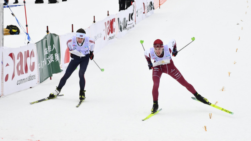 Renārs Grasis (no labās) finiša spurtā. Foto: LOF