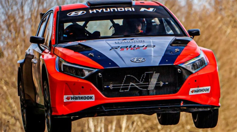Adriens Furmo testē "Rally2" auto. Foto: Hyundai Motorsport