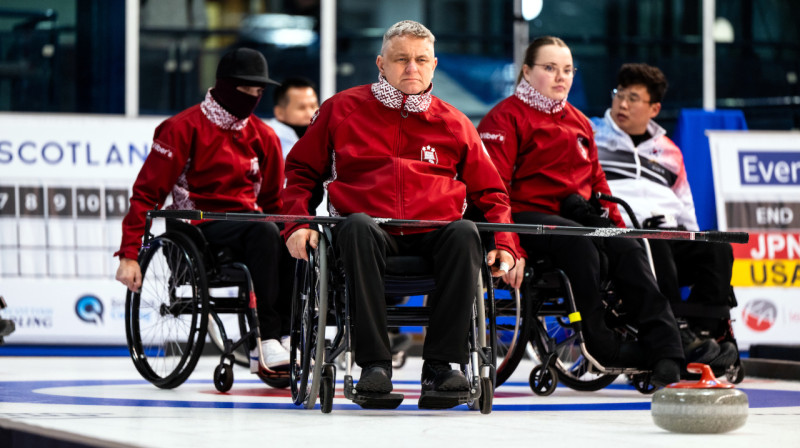 No kreisās: Sergejs Djačenko, Ojārs Briedis, Linda Meijere
Foto: World Curling / Ansis Ventiņš