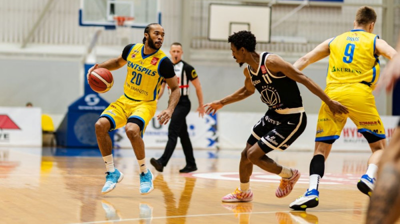 Kamerons Šeltons (ar bumbu) Foto: LBS