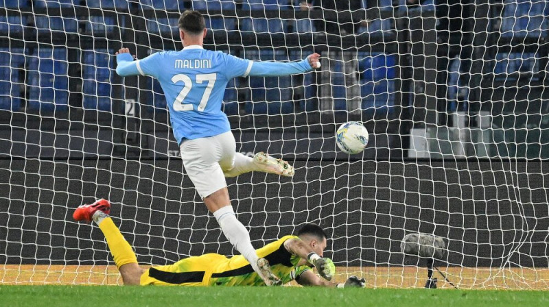 Daniele Maldīni gūst vārtus. Foto: EPA/Scanpix