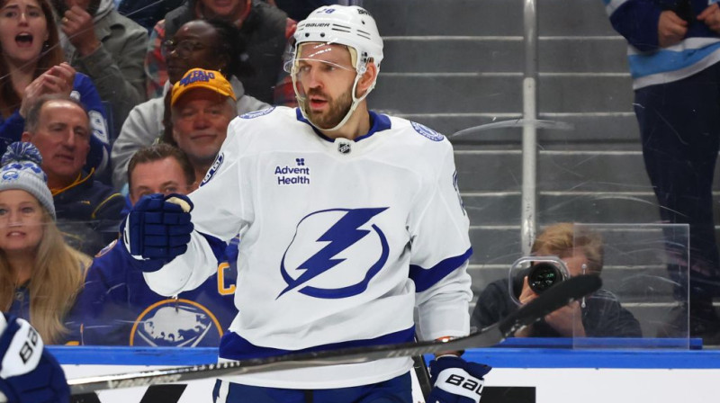 Zemgus Girgensons pret savu bijušo komandu. Foto. AP. Scanpix