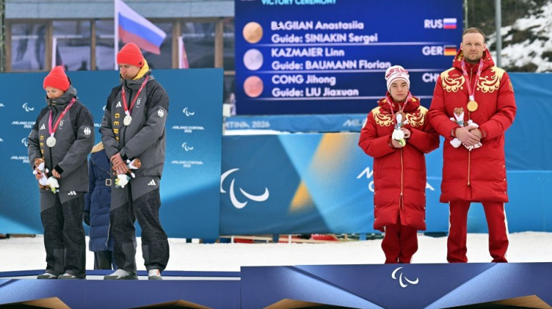 Linna Kazmaiere un Florians Baumans (pa kreisi) Foto: AN/Scanpix