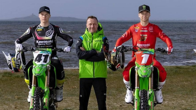 Anti Pirhonens (pa vidu). Foto: Kawasaki Racing Team