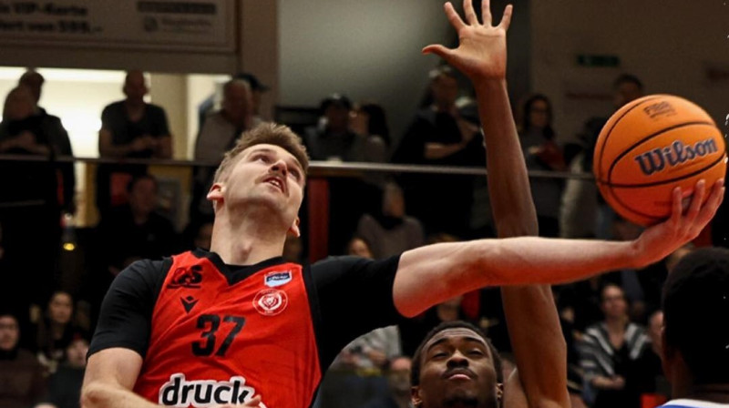 Dāvids Vīksne uzbrukumā. Foto: Sandra Cermak/Traiskirchen Lions