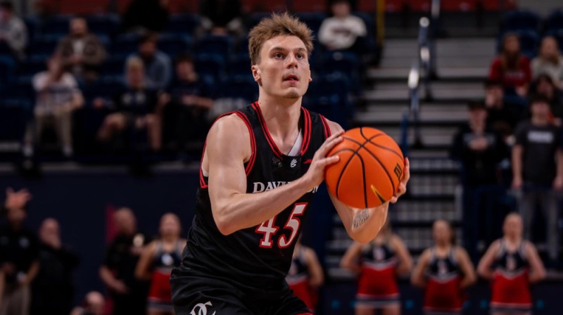 Roberts Blūms. Foto: Davidson College Men's Basketball