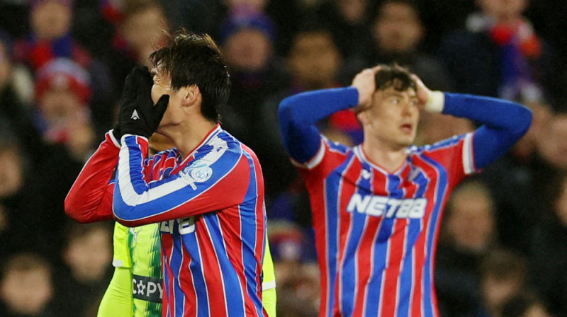"Crystal Palace" futbolisti reaģē uz negūtiem vārtiem UEFA Konferences līgas spēlē pret Larnakas AEK. Foto: Reuters/John Sibley/Scanpix