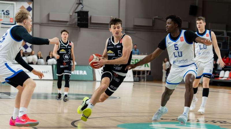 Anivaniva Teits-Džounss uzbrukumā. Foto: Valmiera Glass/ViA