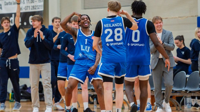 "Latvijas Universitātes" basketbolisti Foto: Māris Greidāns